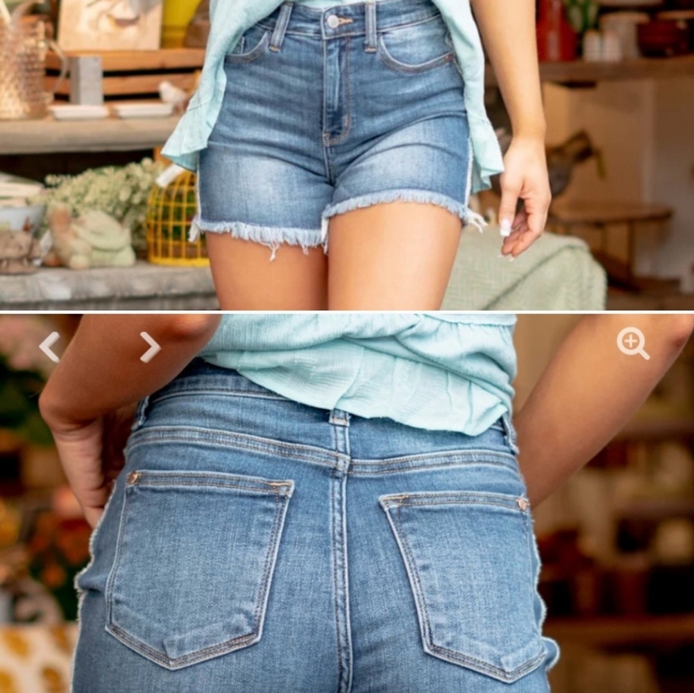 Judy Blue Sunny Days High Rise Frayed Seam Shorts Large